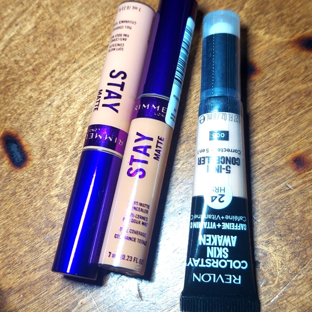 Makeup bundle Revlon concealer